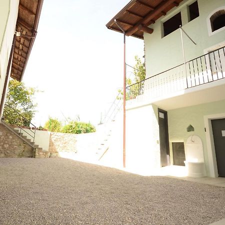 Corte Vezzola Trilocale Tommaso Puegnago Bagian luar foto