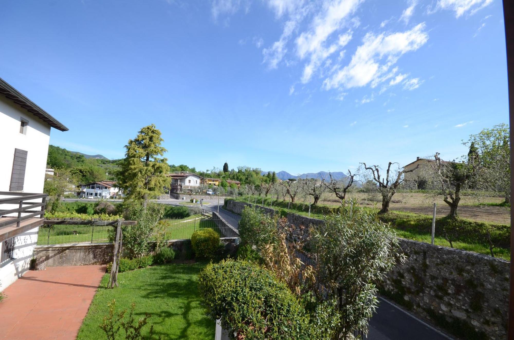 Corte Vezzola Trilocale Tommaso Puegnago Bagian luar foto