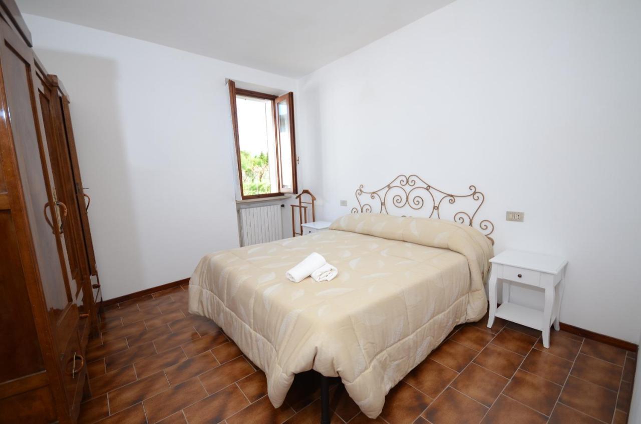 Corte Vezzola Trilocale Tommaso Puegnago Bagian luar foto