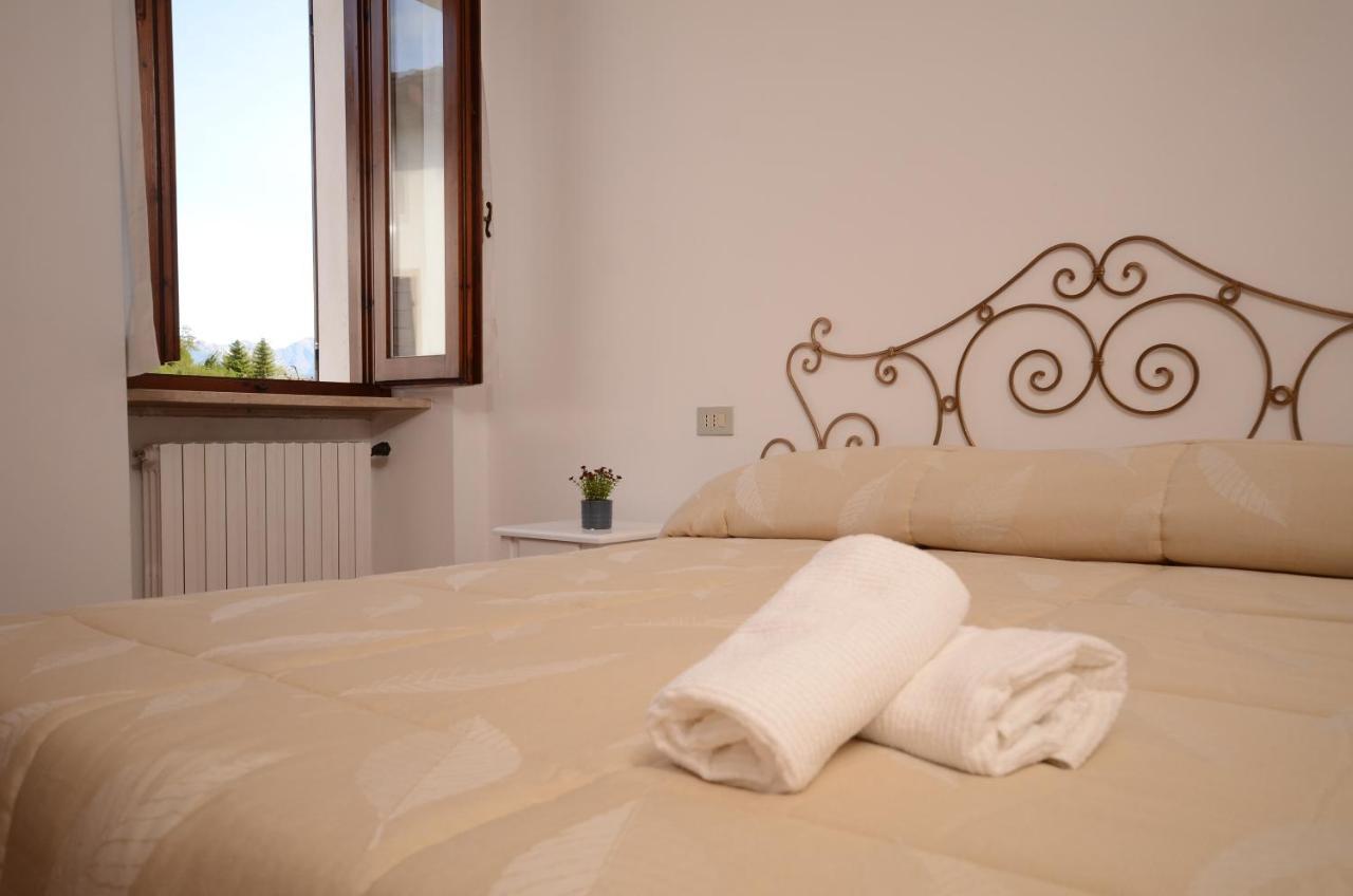 Corte Vezzola Trilocale Tommaso Puegnago Bagian luar foto