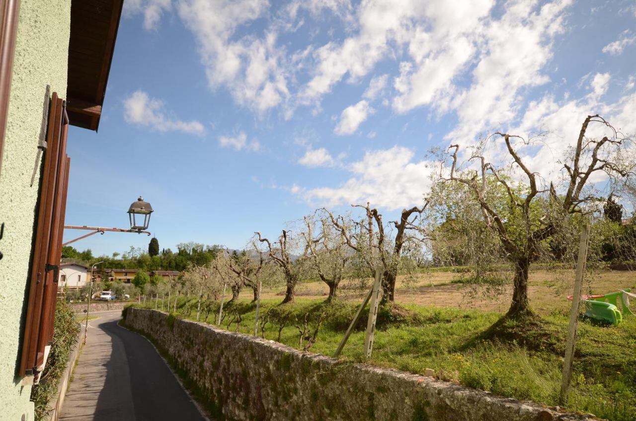 Corte Vezzola Trilocale Tommaso Puegnago Bagian luar foto
