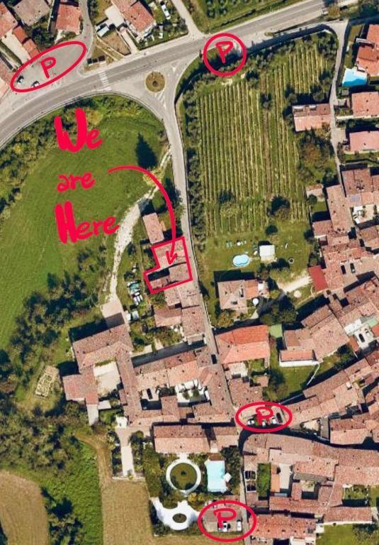 Corte Vezzola Trilocale Tommaso Puegnago Bagian luar foto